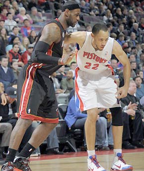 足球西甲主帅临场调整收获成效