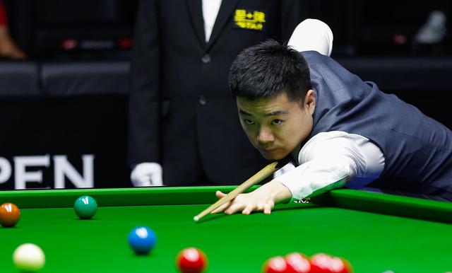 拜仁莱万多夫斯基关键进球锁定胜局